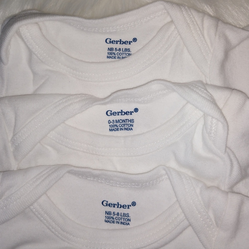 < $5 w Bundle > NB/0-3 -White Onesies - Picture 2 of 3